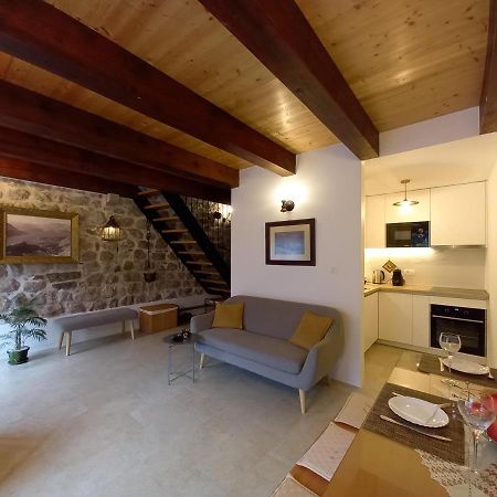 Romantic Stone House By The Sea **** โกตอร์ ภายนอก รูปภาพ