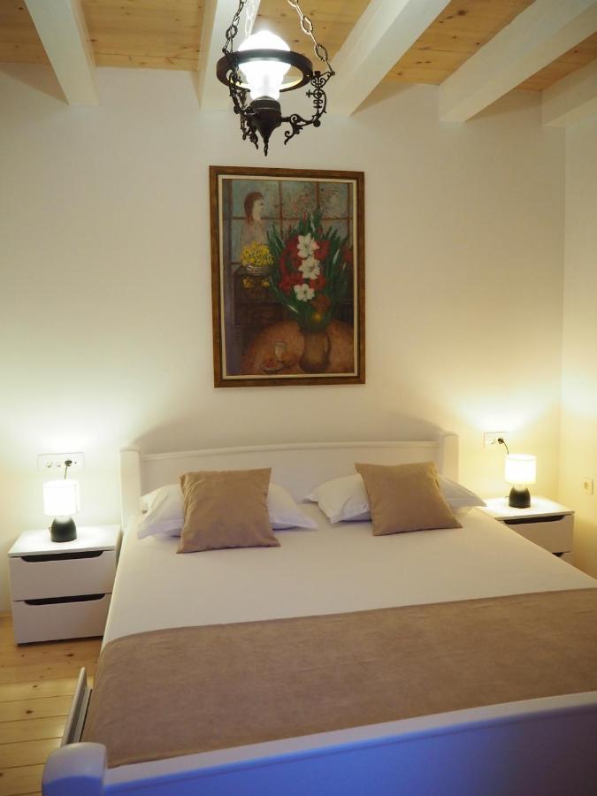 Romantic Stone House By The Sea **** โกตอร์ ภายนอก รูปภาพ