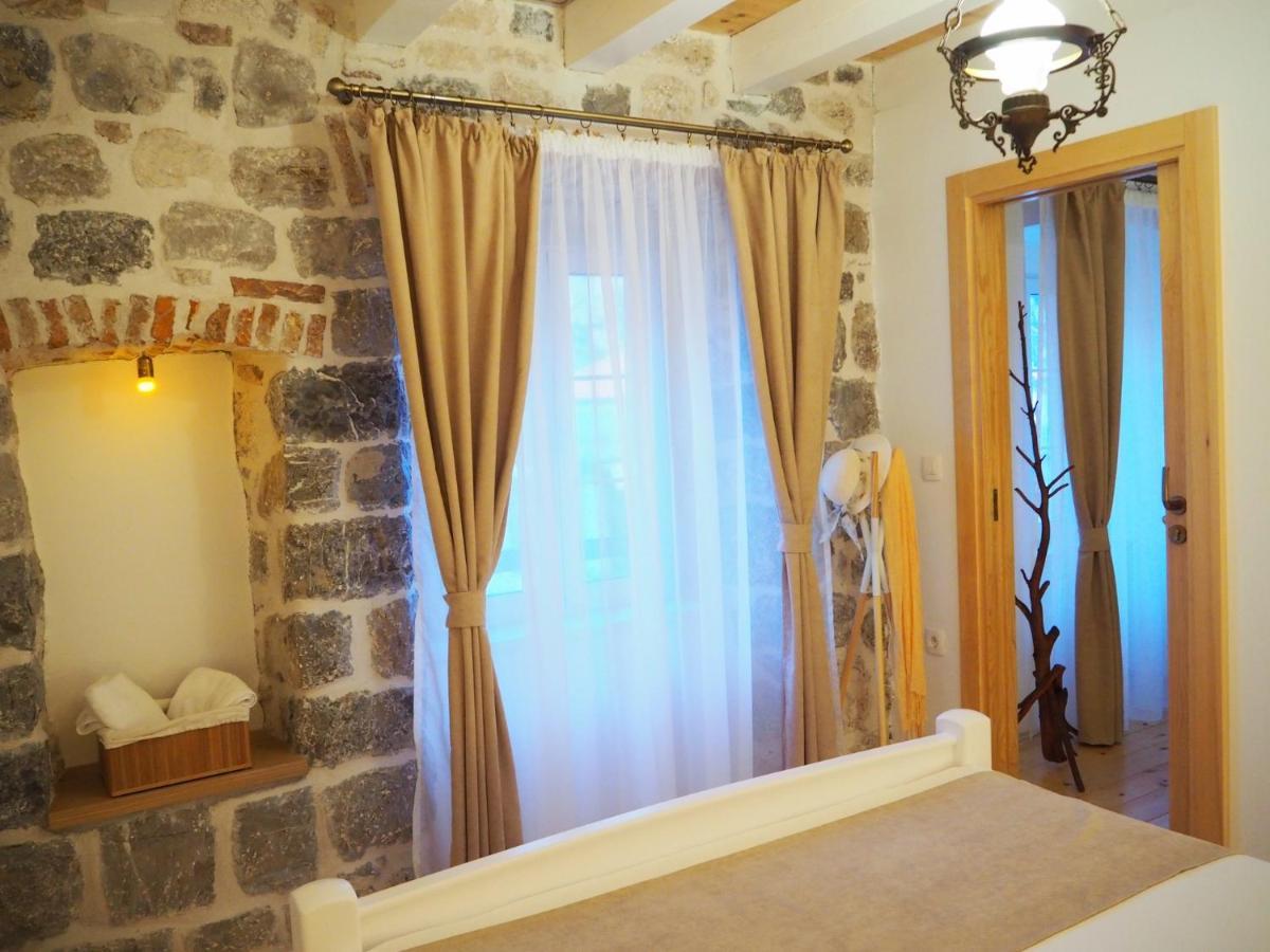 Romantic Stone House By The Sea **** โกตอร์ ภายนอก รูปภาพ