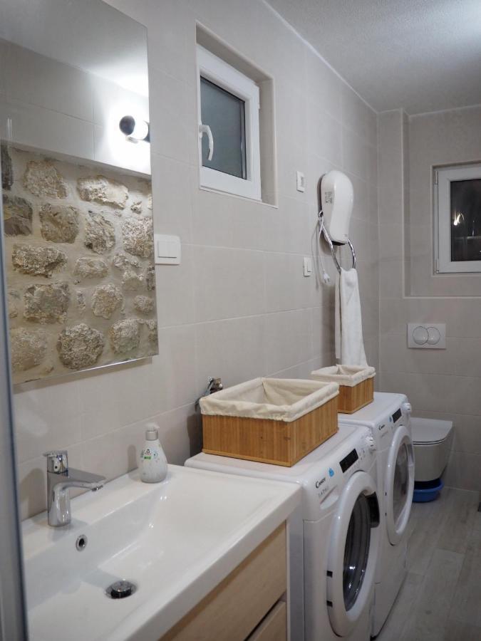 Romantic Stone House By The Sea **** โกตอร์ ภายนอก รูปภาพ