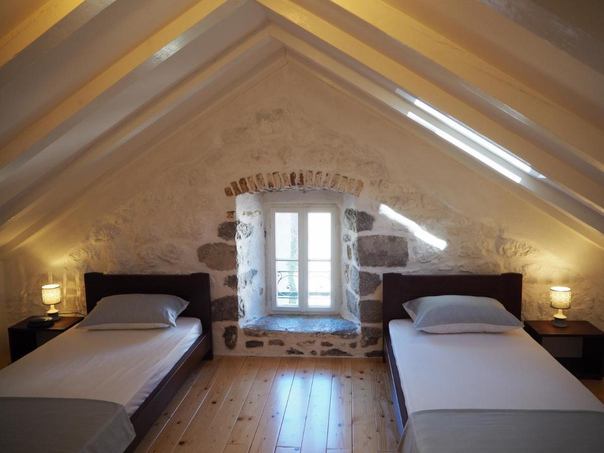 Romantic Stone House By The Sea **** โกตอร์ ภายนอก รูปภาพ
