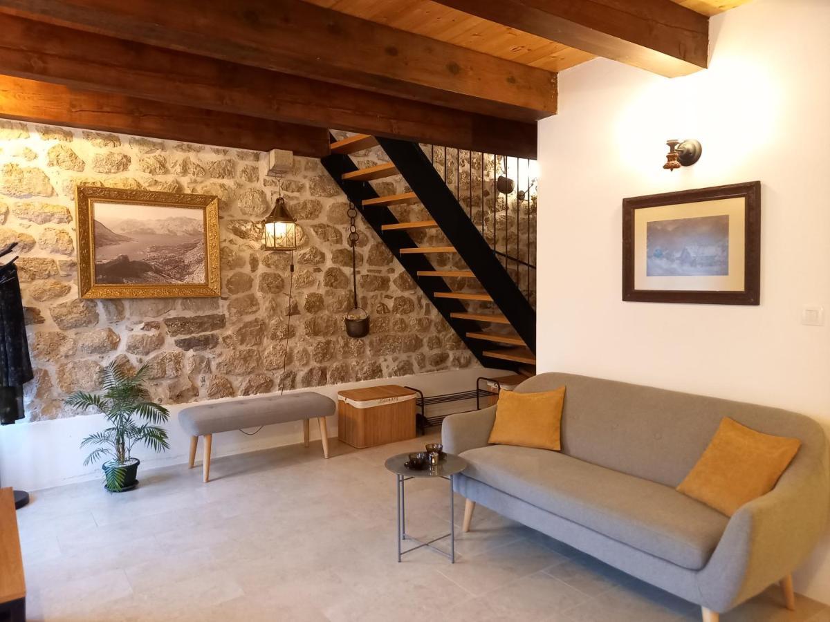 Romantic Stone House By The Sea **** โกตอร์ ภายนอก รูปภาพ