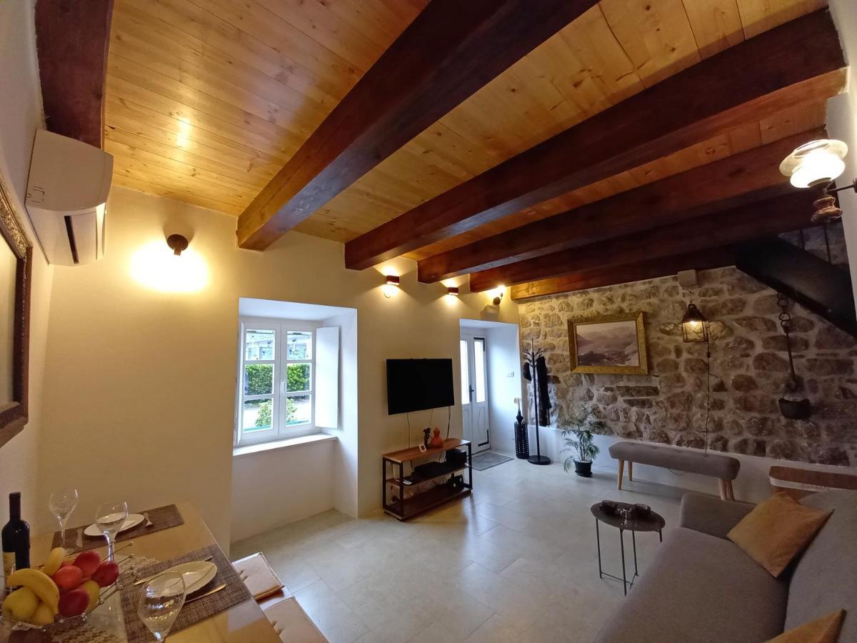 Romantic Stone House By The Sea **** โกตอร์ ภายนอก รูปภาพ