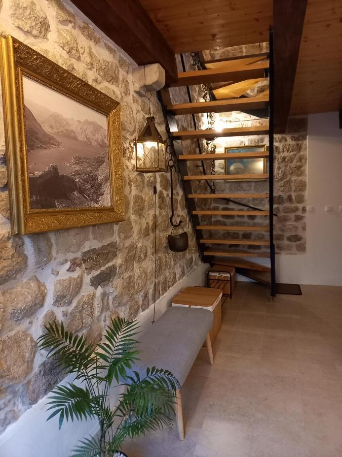 Romantic Stone House By The Sea **** โกตอร์ ภายนอก รูปภาพ