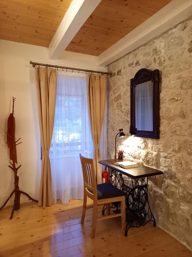 Romantic Stone House By The Sea **** โกตอร์ ภายนอก รูปภาพ